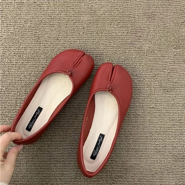 Sepatu Datar Wanita Sepatu Kaki Babi Retro Sepatu Tunggal Sol Lembut Wanita Tabi Shoes