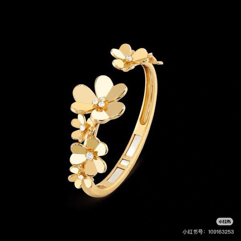 Jual Love Of Roses Gelang Tangan Bangle Wanita Bunga Full Titanium ...
