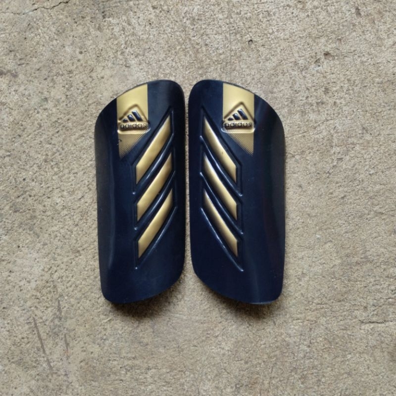Skin Deker Sepak Bola Futsal Adidas Anak Dewasa Pelindung Kaki Tulang  Kering Shinguard Embos Berkualitas