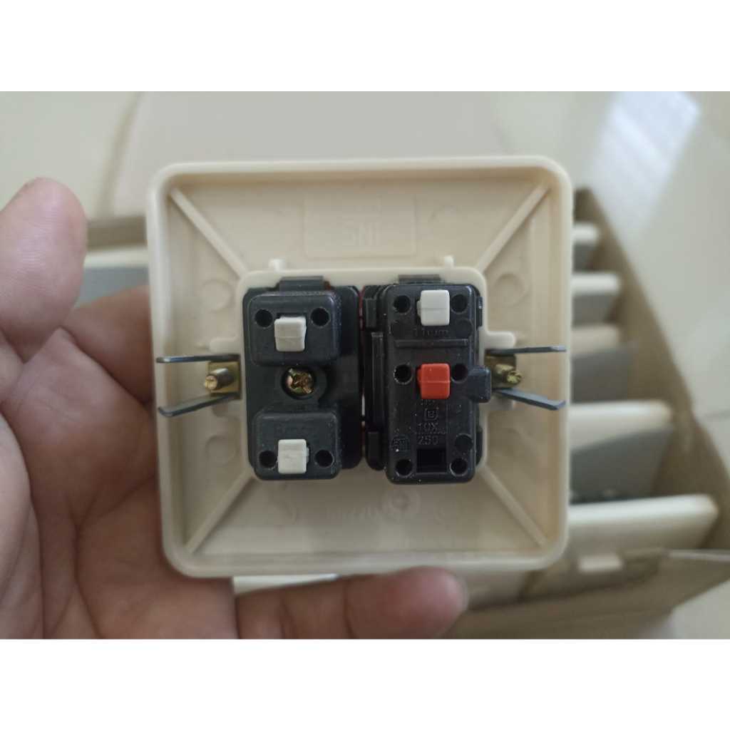 Jual BROCO SOCKET OUTLET COMBINED SINGLE SWITCH INBOW (STOP KONTAK ...
