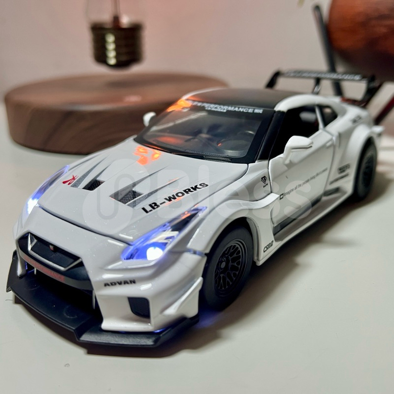 Jual (TERDAPAT LAMPU & SUARA) Diecast 1:32 Mobil Nissan GTR R35 LBWK ...