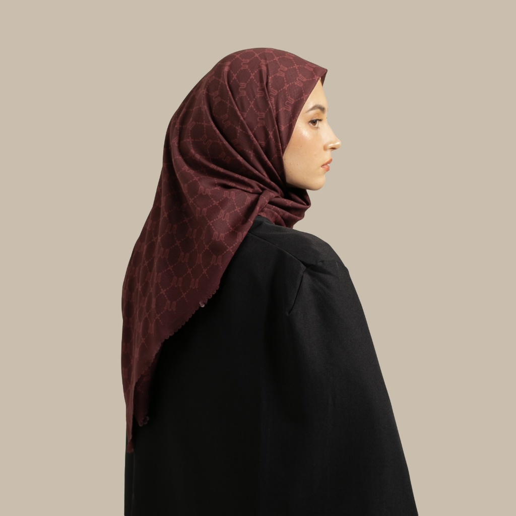 Wulang Narawangsa Hijab Segi Empat Monogram Maroon Kerudung Segi Empat Hijab Motif Segi Empat Hijab Voal Premium