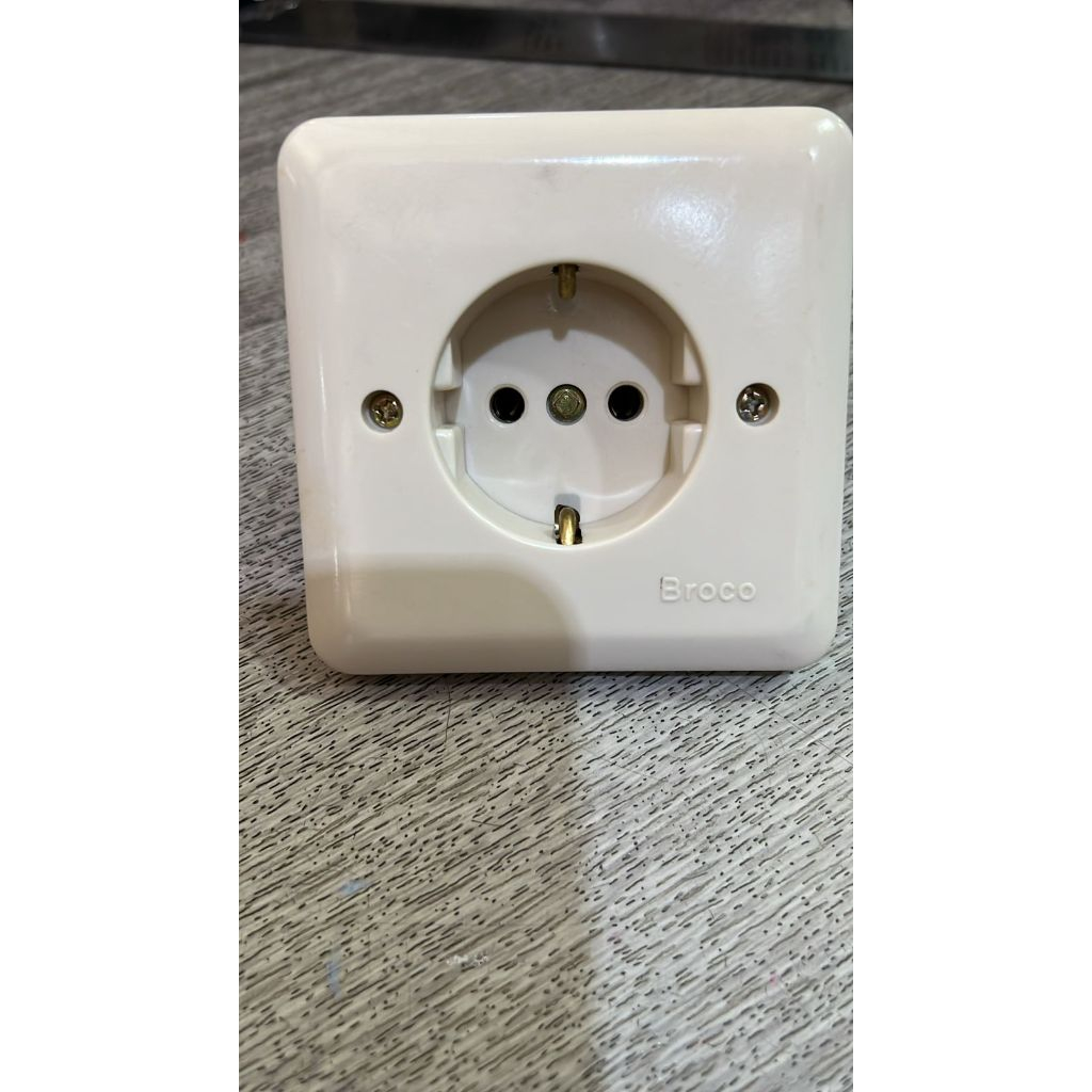Jual 5511U Stop kontak InBow NG Broco | Shopee Indonesia