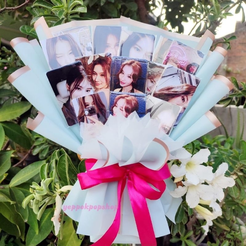 Jual BUKET CUSTOM BUKET PHOTOCARD BUKET HADIAH KADO WISUDA ULANG TAHUN ...