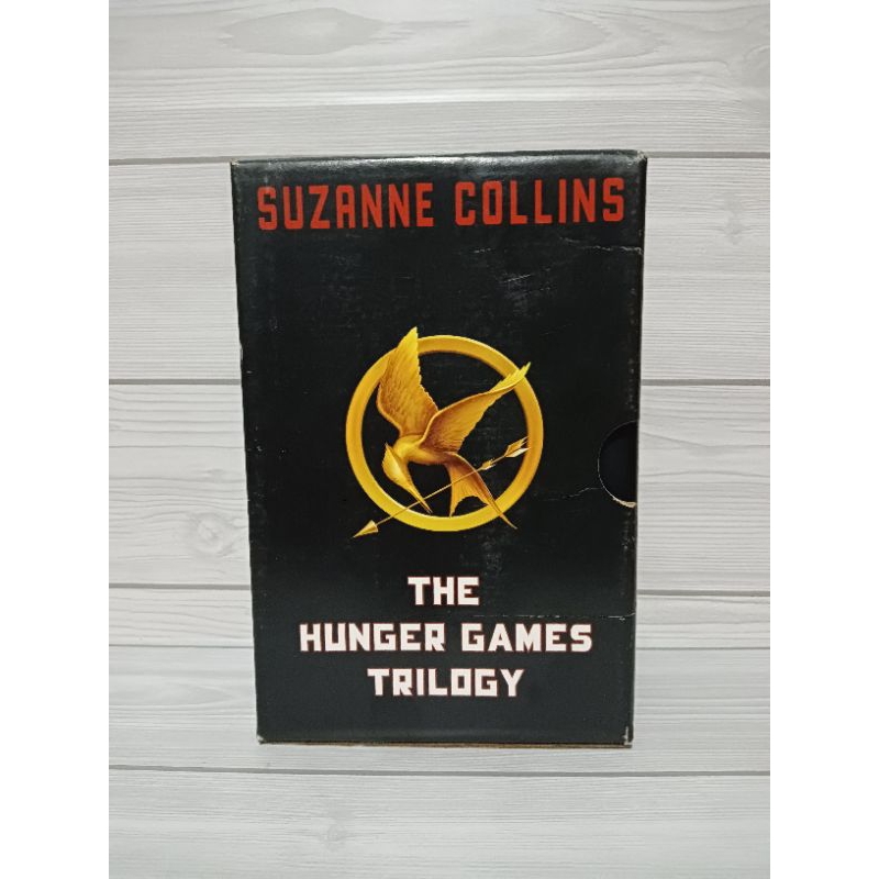 Jual NOVEL INGGRIS the hunger games trilogy Suzanne Collins | Shopee ...