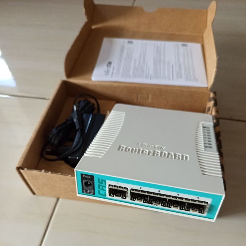 Commutateur Routeur MikroTik CRS106-1C-5S - 1 Port Combo Gigabit + 5 Ports SFP, RouterOS Niveau 5, 128 MB RAM