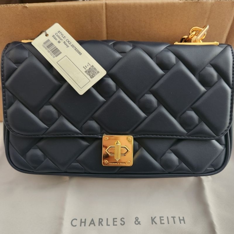 Jual Charles & Keith Quilted Chain Tillie Navy Original (wajib baca ...