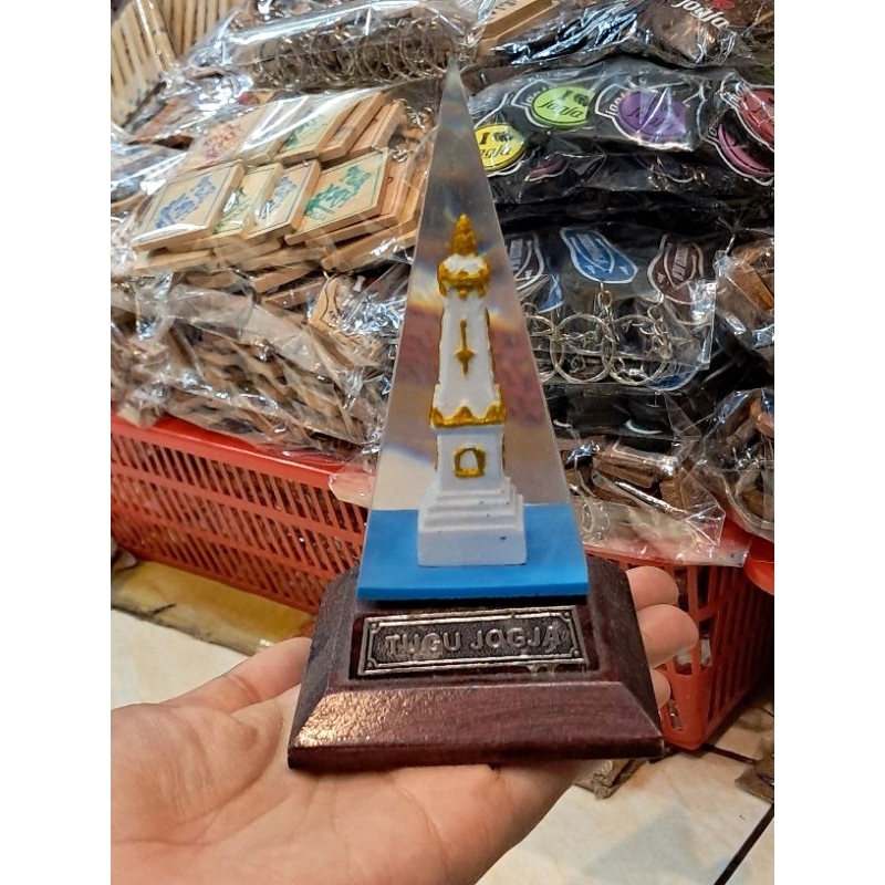 Jual Miniatur Tugu Jogja Miniatur Piramid Tugu Jogja Oleh Oleh Khas