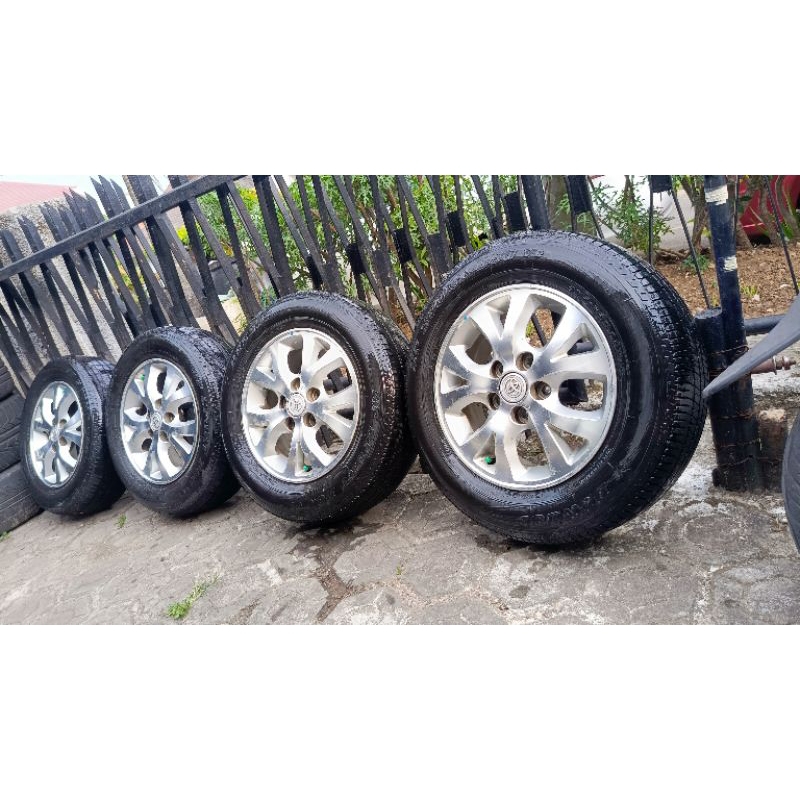 Jual 4 velg R15 Pcd 5 X 114 0ri toyota innova + ban 205/65 grandmax ...