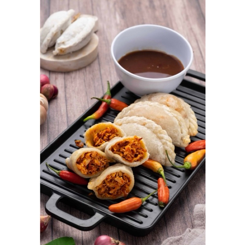 Jual Cireng isi ayam suwir pedas frozen food isi 10 pcs (7 cm) | Shopee ...