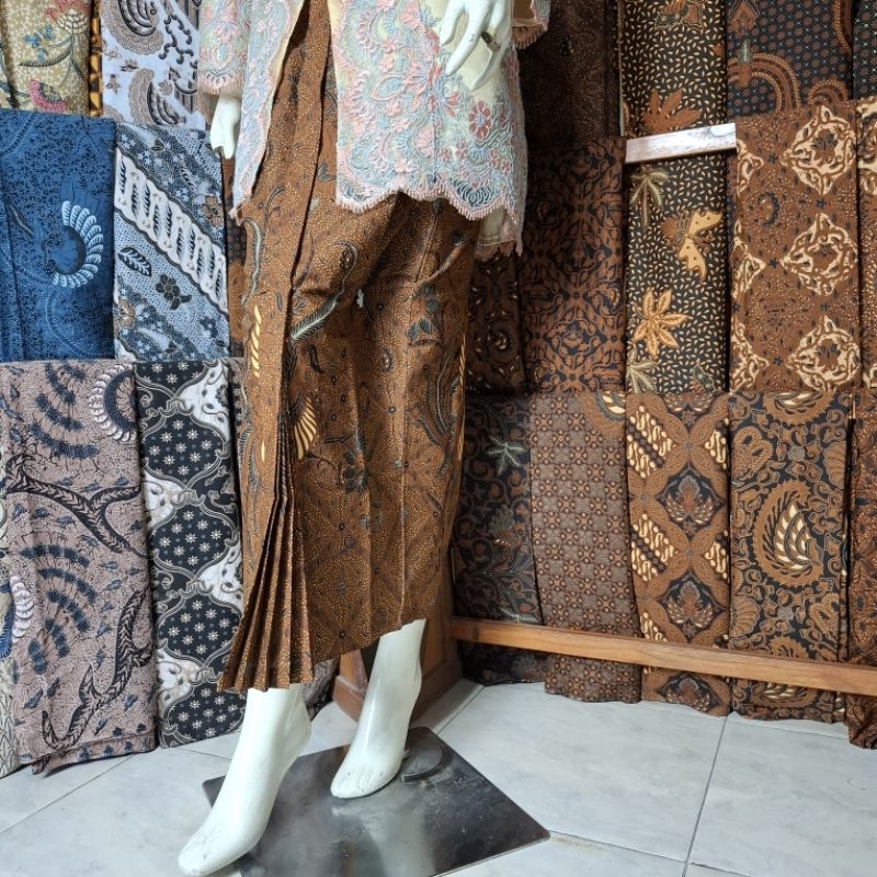 Jual Kain Jarik Batik dan Rok Wiru Sidomukti Boket Bunga Sogan Solo ...