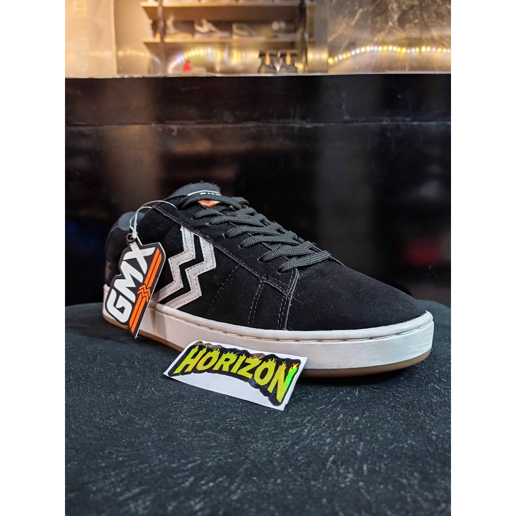 Jual Sepatu Sneakers Geoff Max HF BW Black White Low Premium HQ BNIB ...