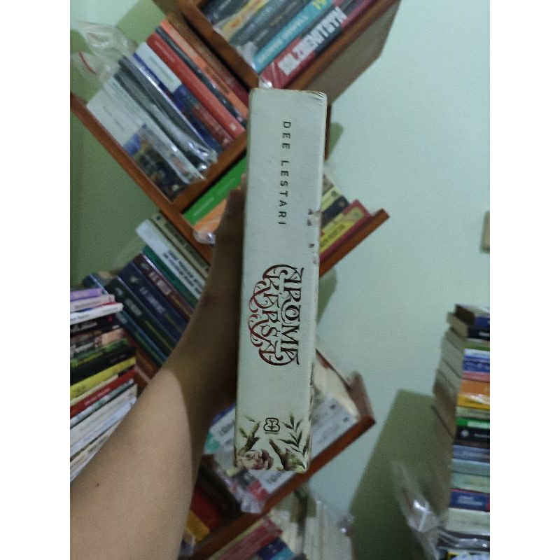 Jual PRELOVED ORI Aroma Karsa Dee Lestari Novel Bekas Shopee Indonesia