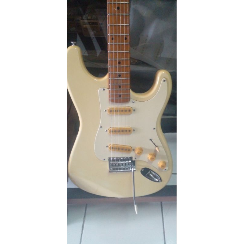 Jual Gitar Japan Stratocaster Hondo Langka Otentik 