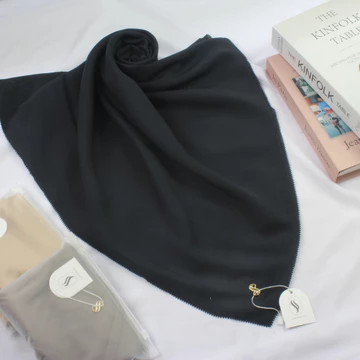 Jilbab Segi Empat Voal Syar’i Jumbo Polos By Scarfashion Ukuran 130X130