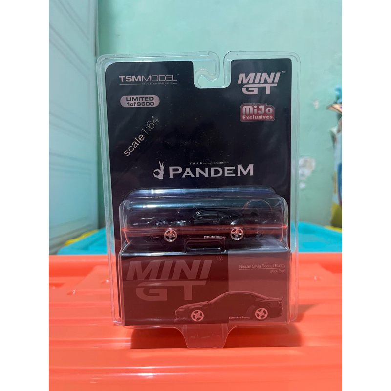 Mô Hình 1/64 Mini GT Nissan Silvia (S15) Rocket Bunny Red | District M