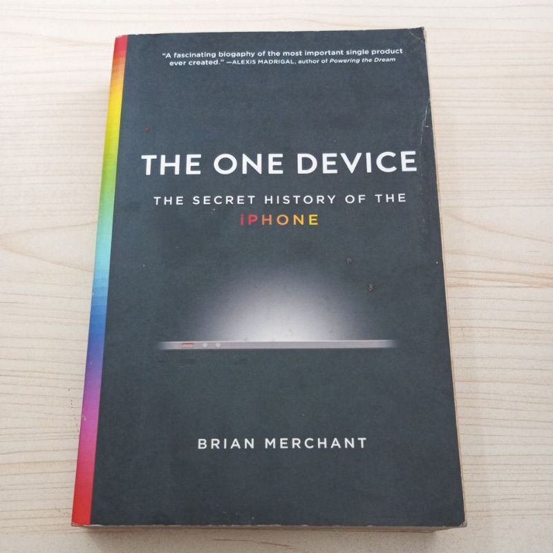 Jual BUKU THE ONE DEVICE THE SECRET HISTORY OF THE IPHONE BY BRIAN ...