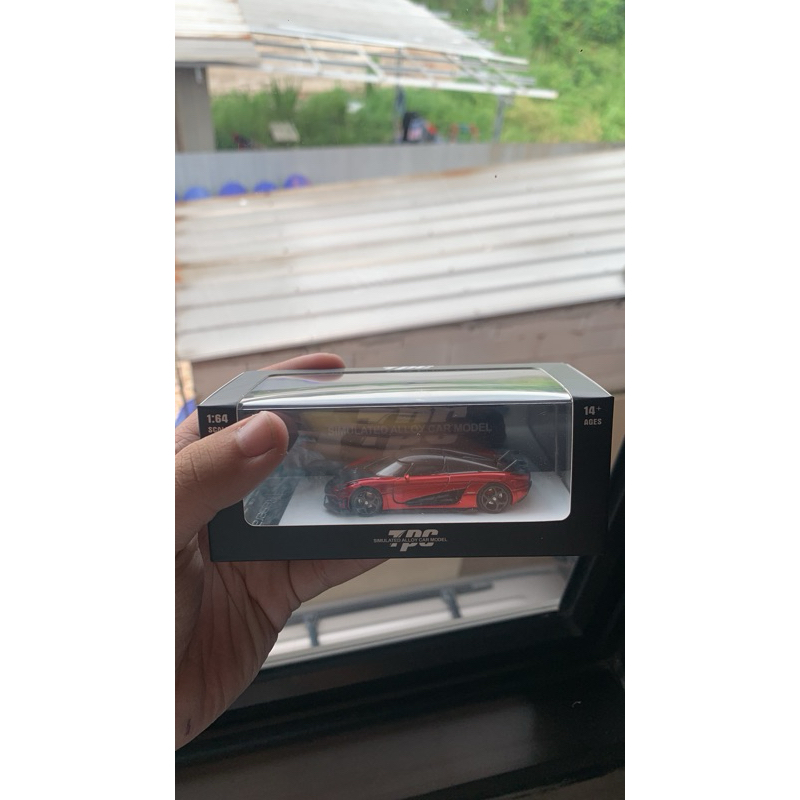 TPC 1:64 Koenigsegg Regera Carbon Red Top &ndash; Supercar Metallica Pressofusa, Modello Sportivo