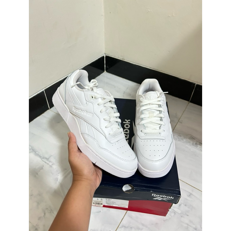 Jual Sepatu Reebok full white sneakers sale 70% (BB 4000 II) ukuran 43 ...