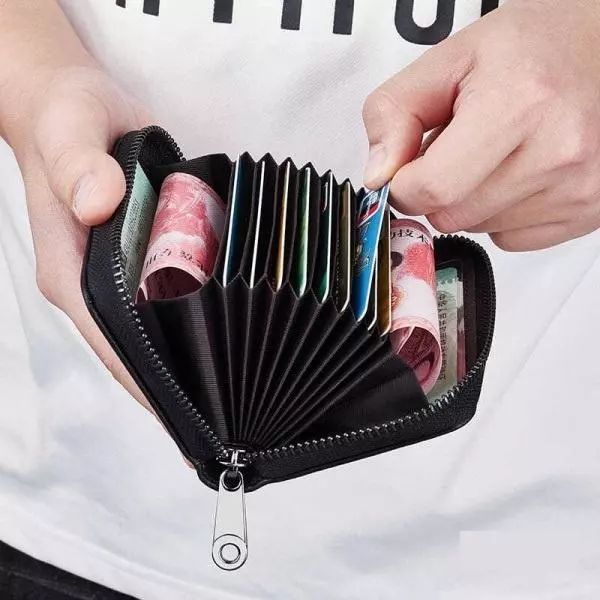 Dompet dibuka