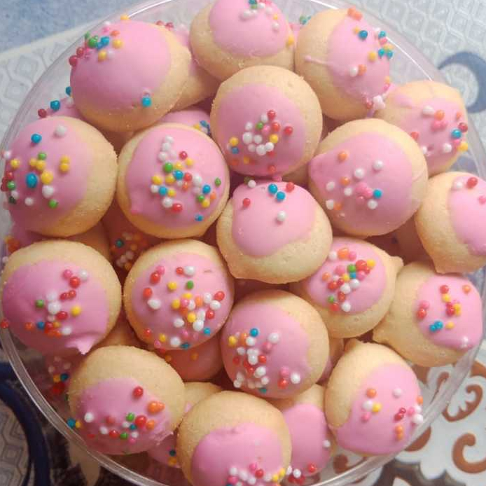 Jual Berry Bites - Biskuit dengan toping stroberry dan sprinkle ...