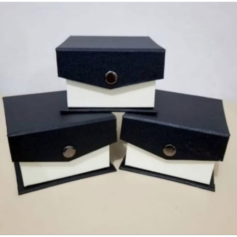 Jual Box kancing jam tangan kado kotak jam tangan display | Shopee ...