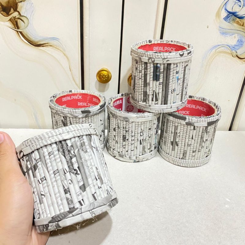 Prakarya / Kerajinan Tangan Tempat Pensil Dari kertas koran dan kardus