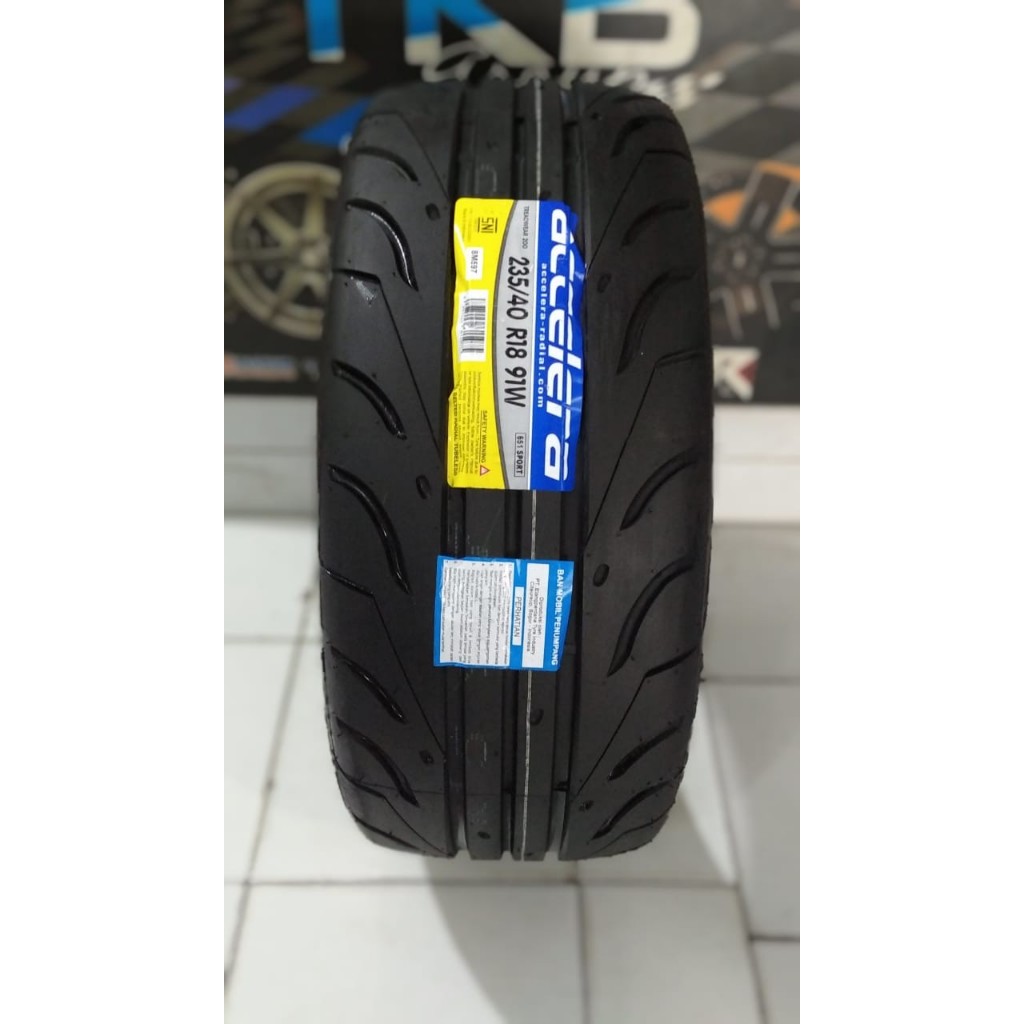 Jual BAN MOBIL R18 CIVIC CEMRRY ACCELERA 651 SPORT TW 200 235 40 R18 ...