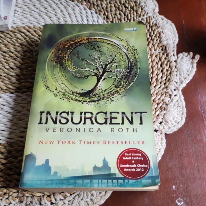 Jual INSURGENT - VERONICA ROTH original | Shopee Indonesia