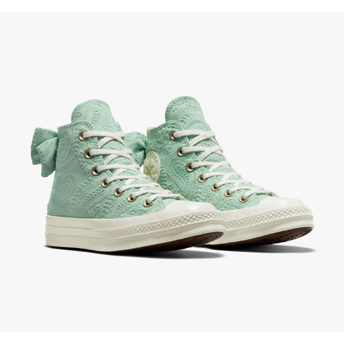 Converse spring sale top