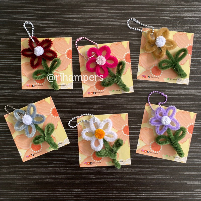 Jual Rihampers Gantungan Bunga Daisy kawat bulu / Keychain Bunga Daisy ...