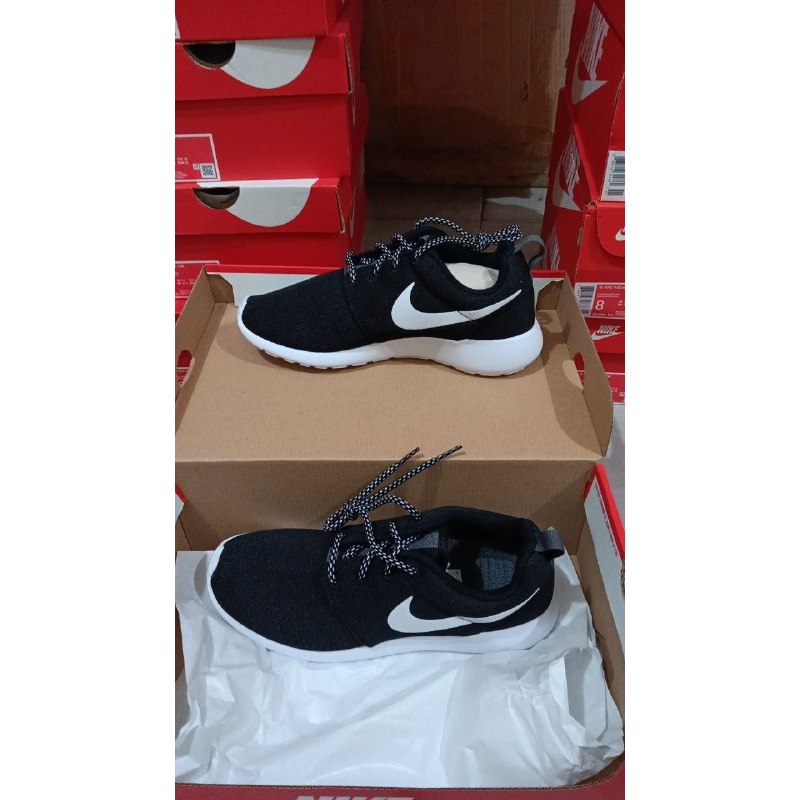 Jual Ready size 35.5 36.5 37.5 38 DISKON 70 80 DIJAMIN 100 ORIGINAL SPORT STATION BNIB Sepatu NIKE ROSHE ONE 844994 002 Shopee Indonesia