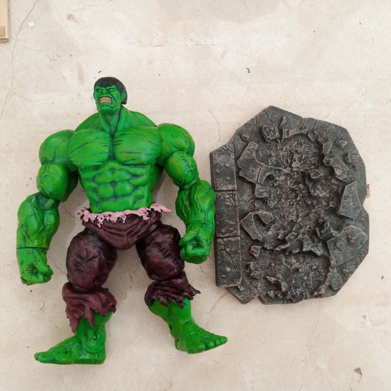 Jual marvel select the hulk base diorama not legends | Shopee Indonesia