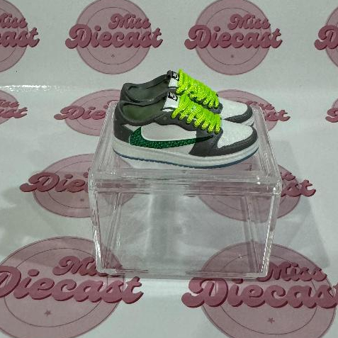 Jual Sepatu Labubu ( sudah dapat kotak akrilik ) | Shopee Indonesia