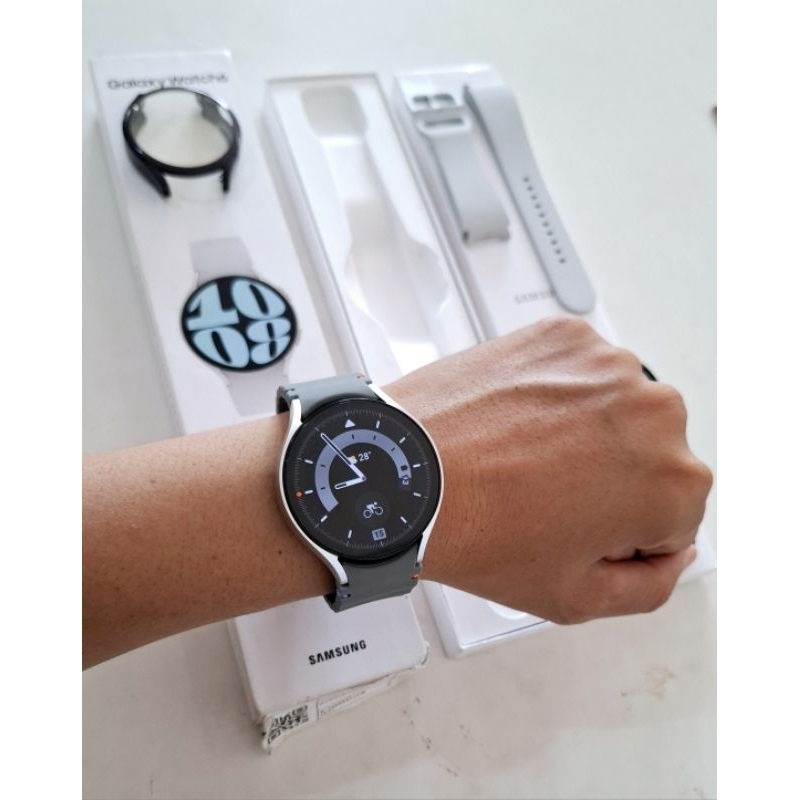 Jual Samsung Galaxy Watch 6 44 mm Silver usia 5 bulan Mulus 100 Like New Smartwatch Murah Shopee Indonesia