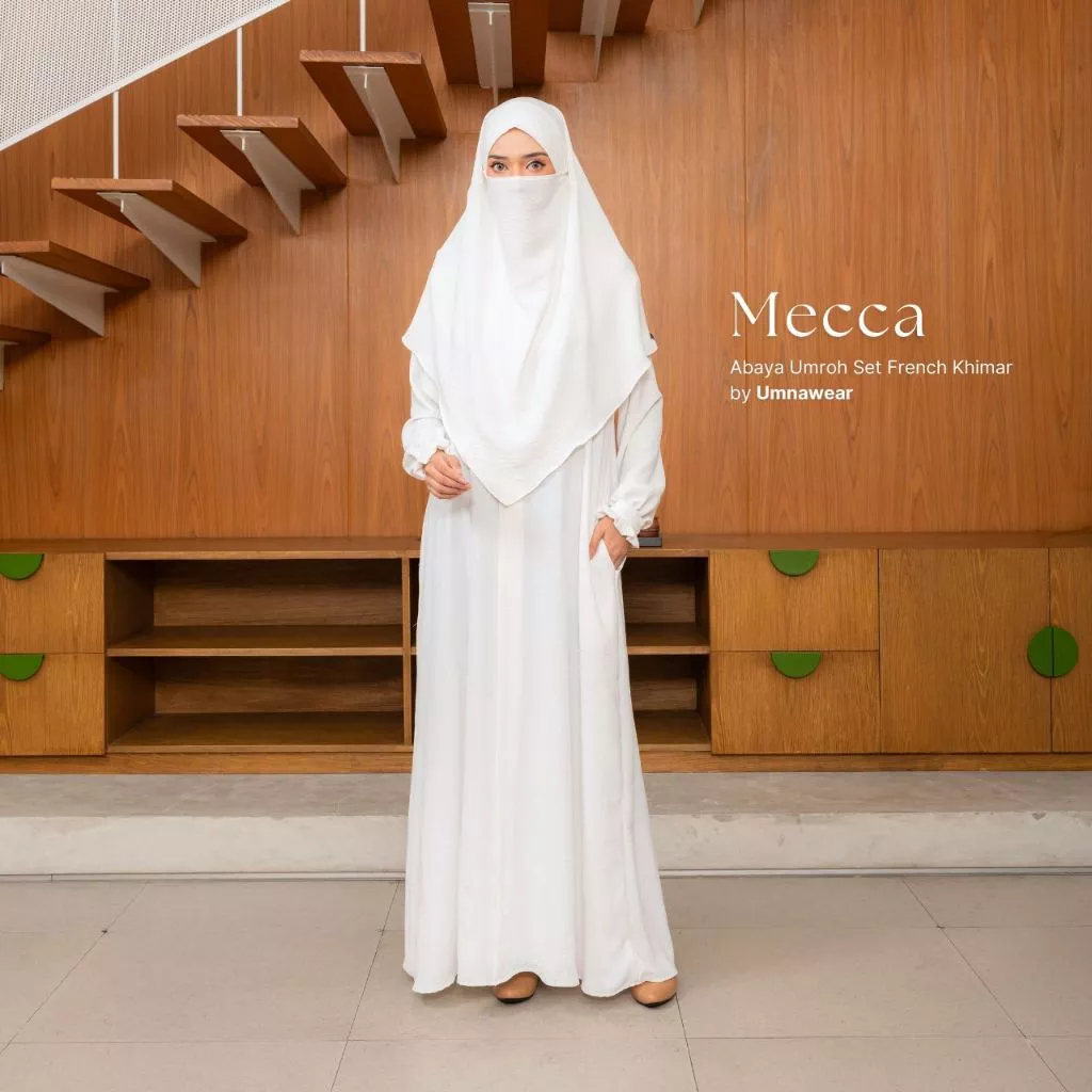 Detail lengan dan bahan Mecca Abaya