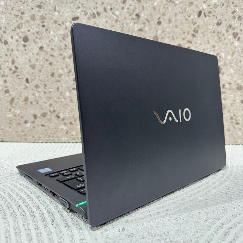 SONY VAIO SVT1111AJ 13.3型 コンパクトノートパソコン（ソニー