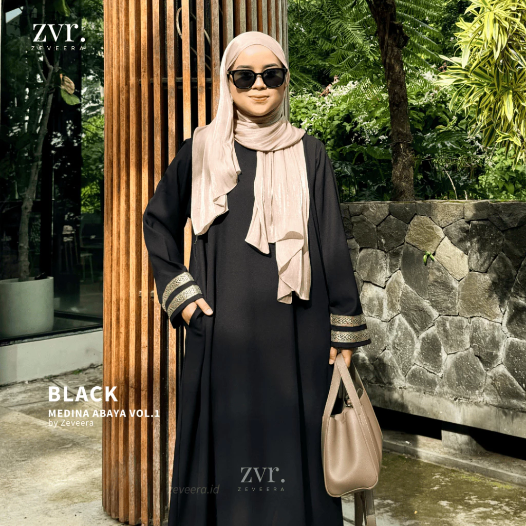Zeveera Medina Abaya Black tampilan depan