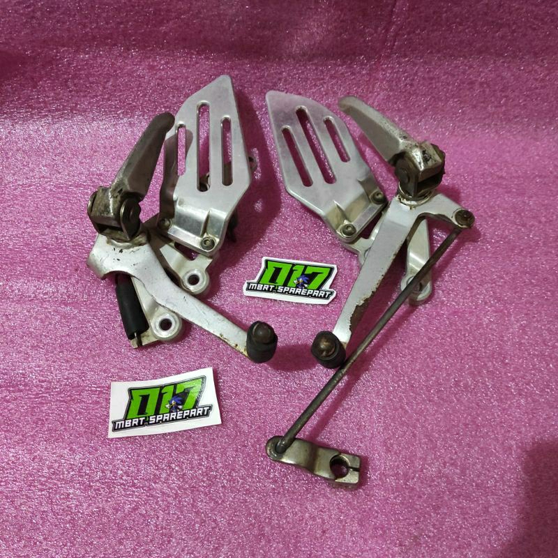 Jual Footstep Step Depan Yamaha R15 V2 Original | Shopee Indonesia