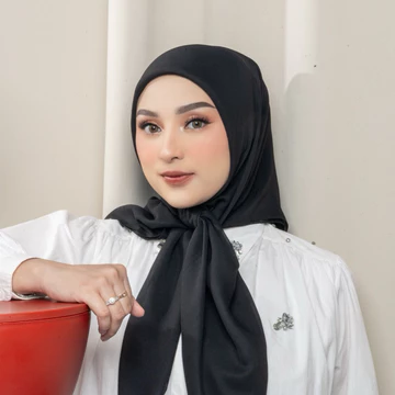 Nathelabel Poly Plain Paris Hijab Square (Hijab Segi Empat Poly Chiffon)