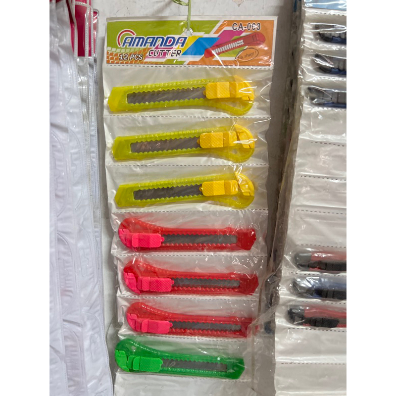 Jual CUTTER GANTUNG BESAR , CUTTER / LUSIN ISI 12 PCS | Shopee Indonesia