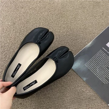 Sepatu Datar Wanita Sepatu Kaki Babi Retro Sepatu Tunggal Sol Lembut Wanita Tabi Shoes