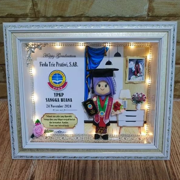 Jual Frame Boneka Wisuda | Bonwis Kemas Frame Kaca | Hampers Wisuda ...