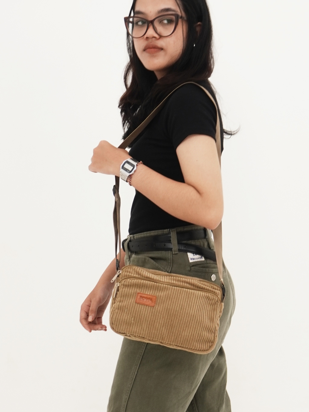 Jual Bogsa Austin Slingbag Selempang Pria Corduroy Carrington | Shopee ...