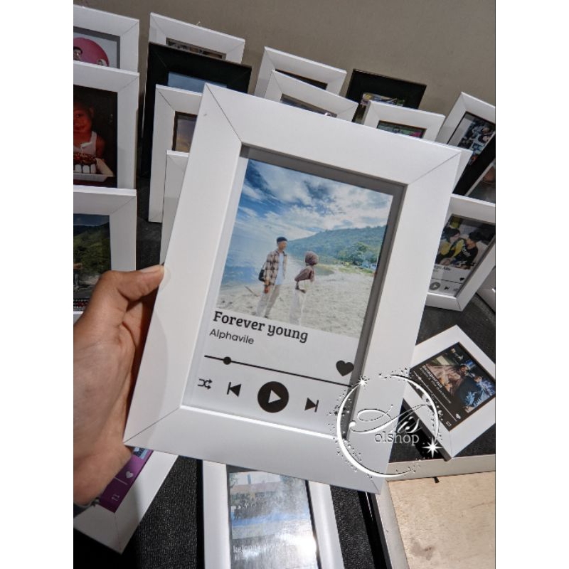 Jual (1 hari jadi) frame foto aesthetic 4R bisa request warna dan lagu ...