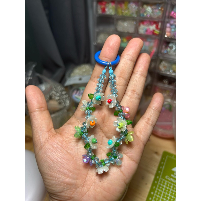 Jual Bagcharm,straphone, gantungan kunci bunga | Shopee Indonesia