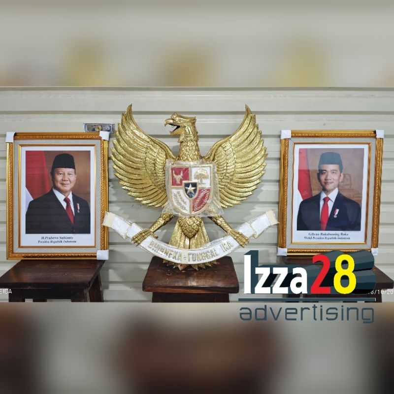 Jual satu set Garuda Kuningan 80 cm dan frame presiden dan wakil ...