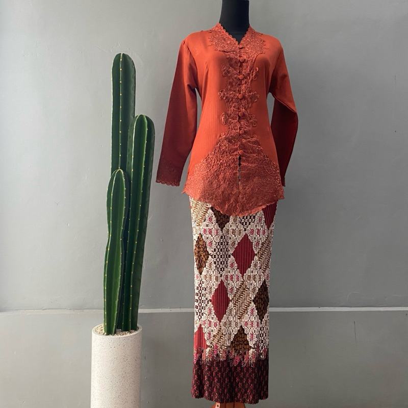 Jual 1 SET Kebaya Modern Encim Tangan Panjang + Rok Plisket Batik ...