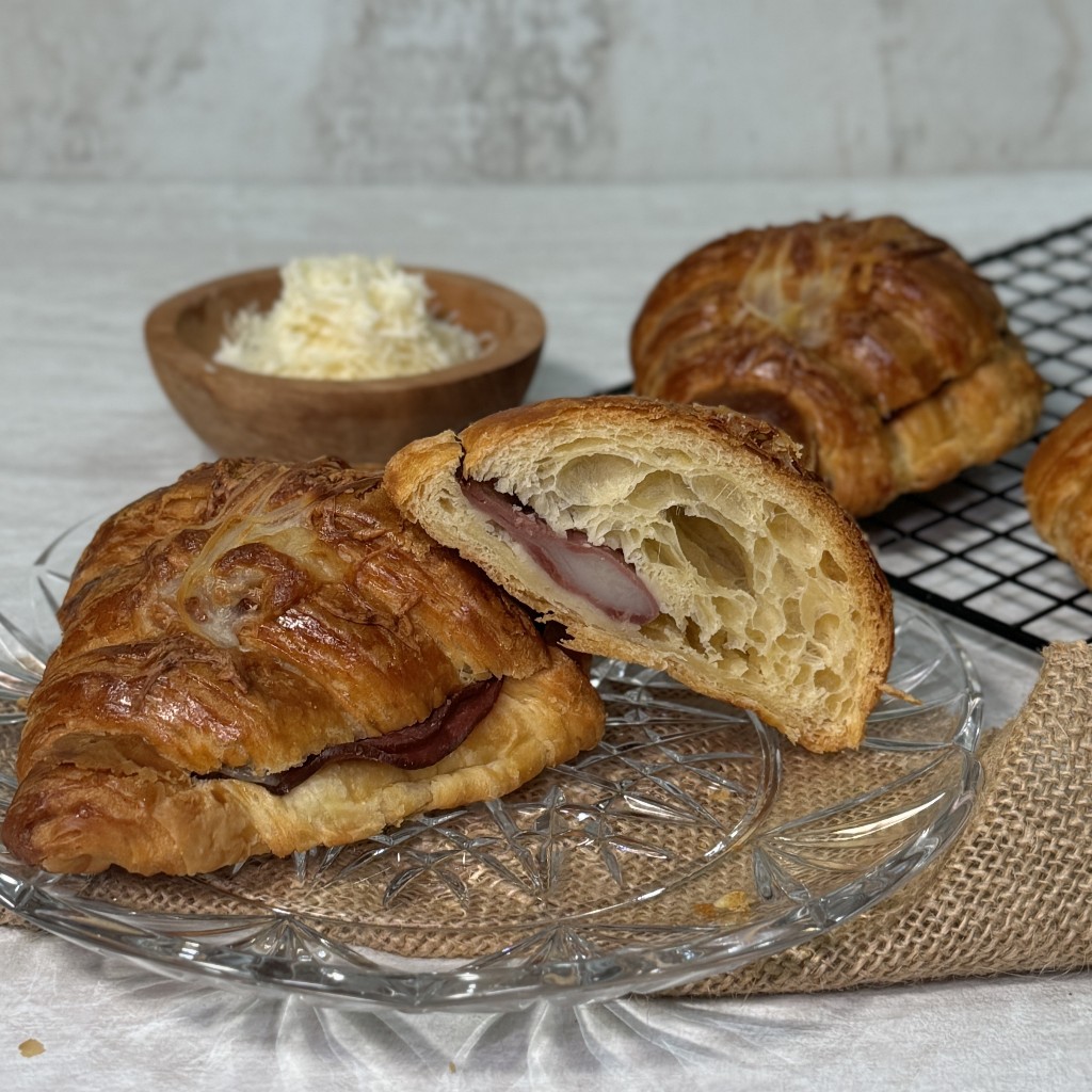 Jual Roti Croissant Varian Ham and Cheese | Shopee Indonesia