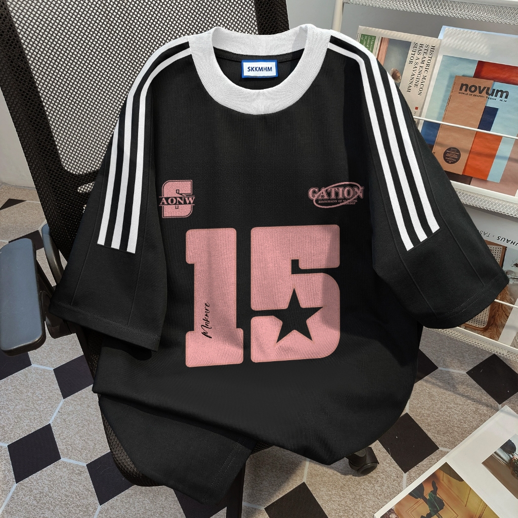 Sezo Baju Wanita Putih Black Kaos Premium Lengan Pendek Oversize Kaos Merah Muda Dengan Tiga Garis Dan Nomor 15/16/18 Atasan Wanita Kekinian Korean Style | Atasan Wanita Korea Style | Kaos Oversize Wanita | Baju Cewek Kekinian Korea